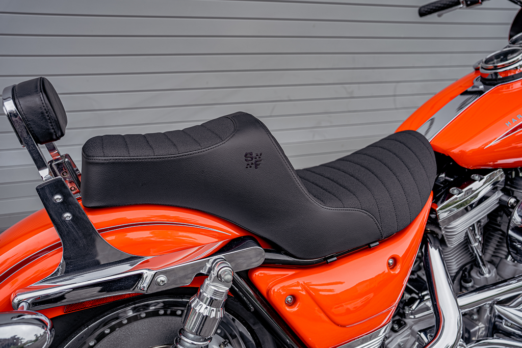SLYFOX High Noon Seat - Vinyl - Black Classic Stitch - FXR '82-'00 4738A